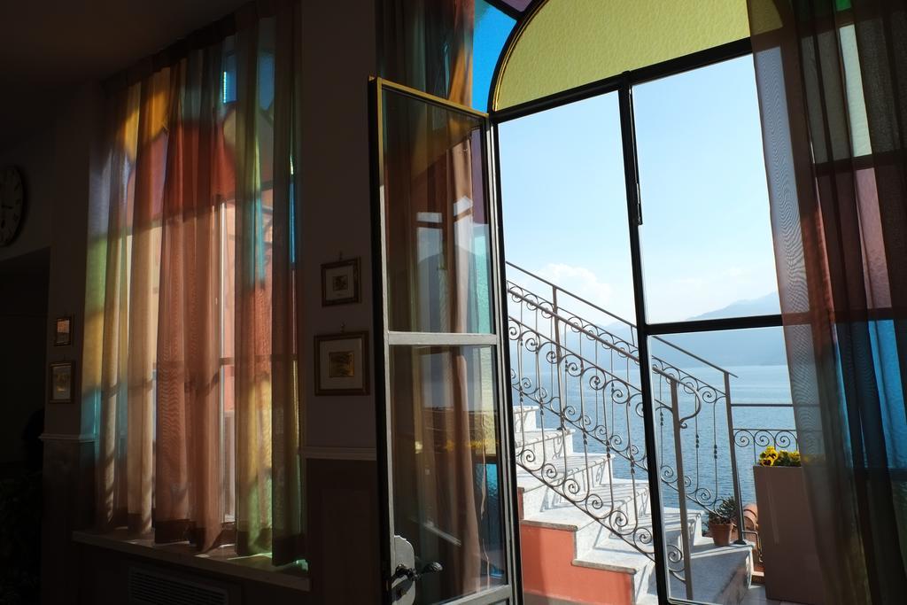 Michelangelo B&B Варенна Экстерьер фото