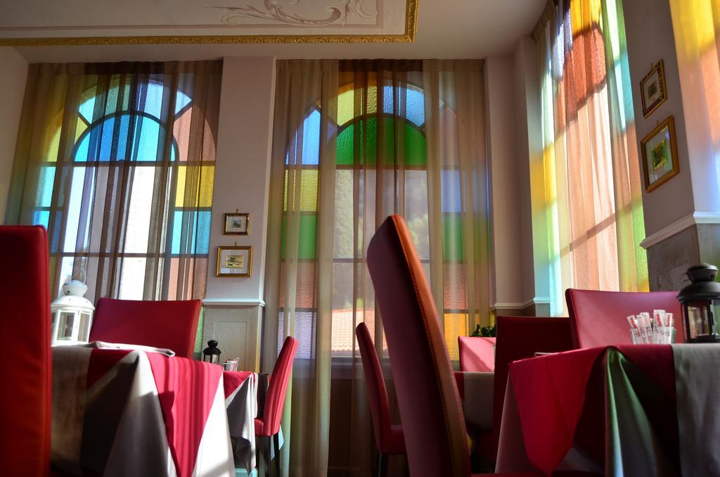 Michelangelo B&B Варенна Экстерьер фото