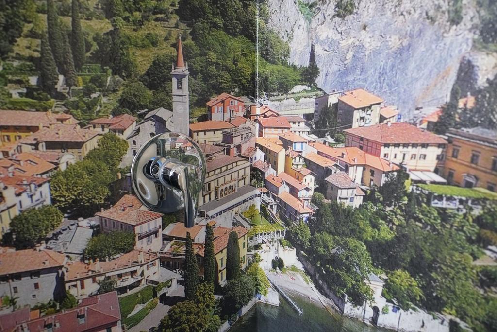 Michelangelo B&B Варенна Экстерьер фото