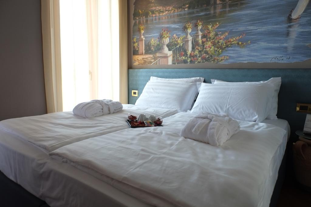 Michelangelo B&B Варенна Экстерьер фото