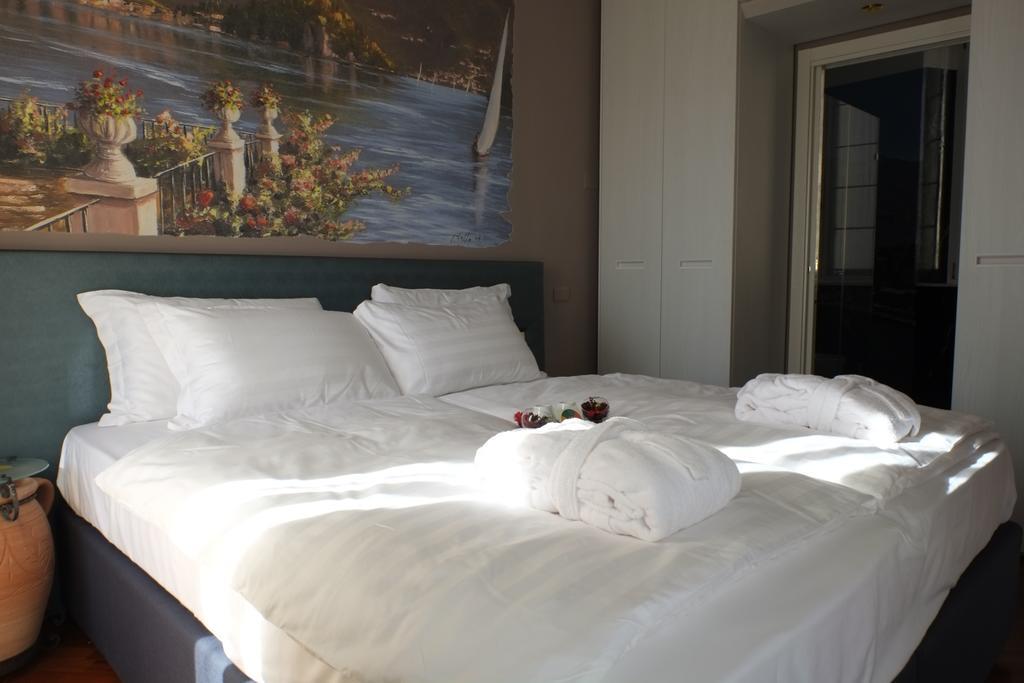 Michelangelo B&B Варенна Экстерьер фото