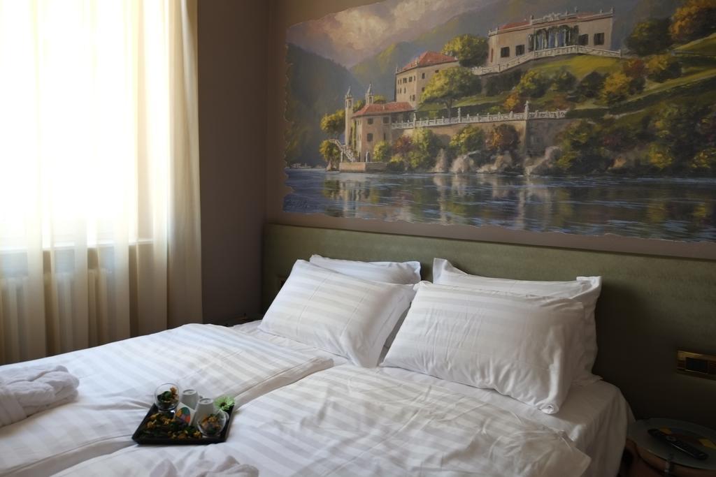 Michelangelo B&B Варенна Экстерьер фото